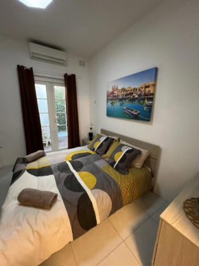 Cozy Nest: A Tiny City Charm Maisonette
